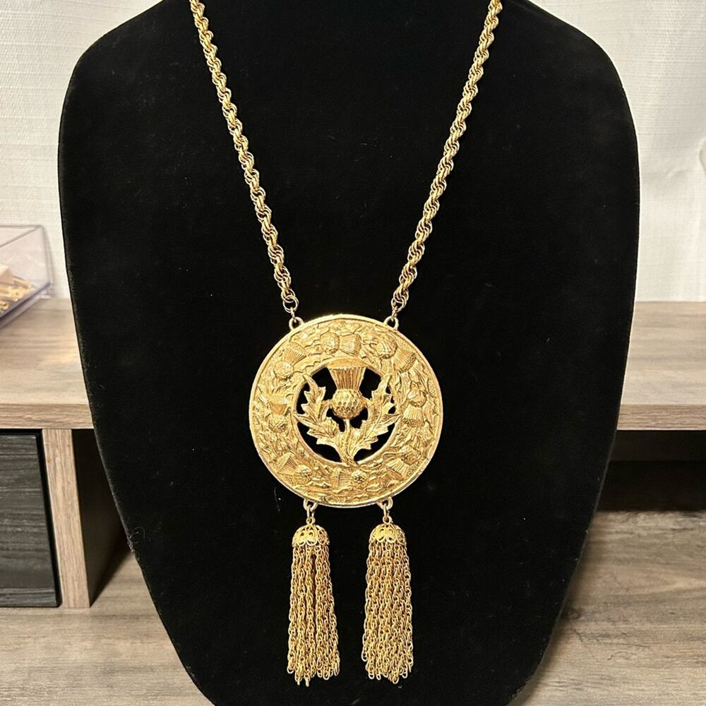 Vintage Oversized Accessocraft Thistle Medallion Necklace #E425 gold tone
